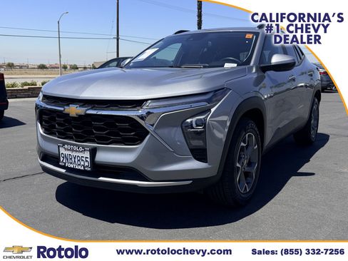 Used 2024 Chevrolet Trax LT w/ Driver Confidence Package FWD image 3