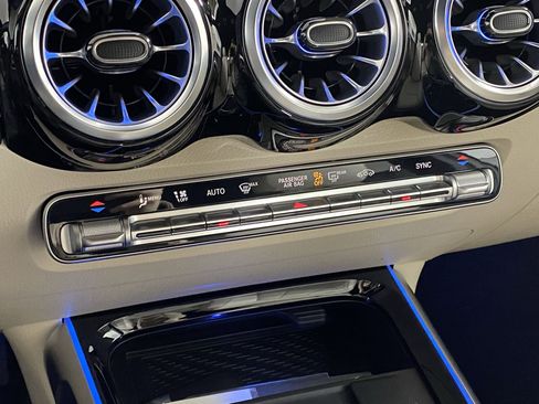 Used 2025 Mercedes-Benz GLB 250 4MATIC image 25