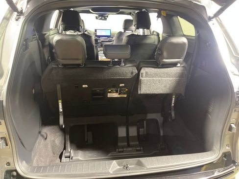 Used 2026 Toyota Sienna Platinum image 10