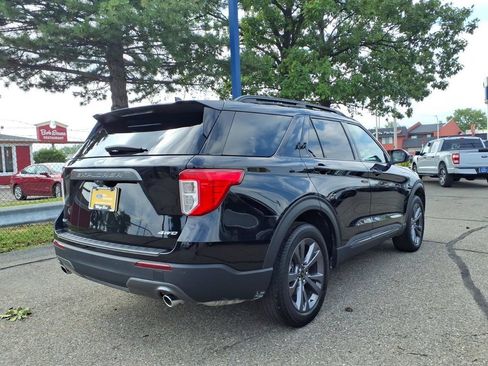 Used 2024 Ford Explorer XLT w/ Equipment Group 202A AWD/4WD image 6