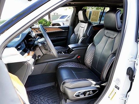 Certified 2024 Jeep Grand Cherokee Summit AWD/4WD image 15