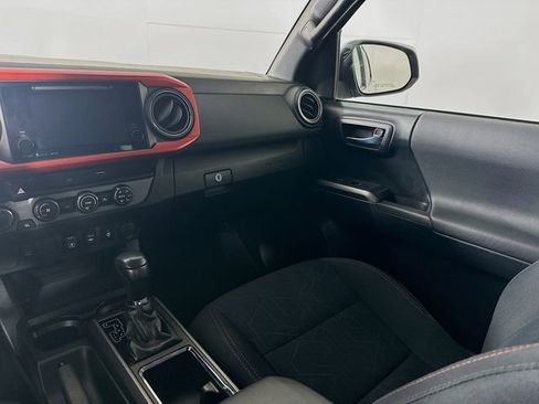 Used 2019 Toyota Tacoma TRD Sport image 24
