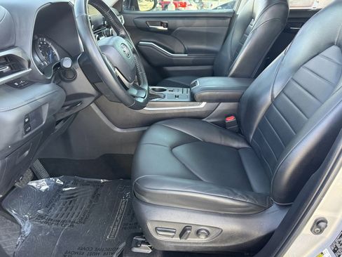 Certified 2022 Toyota Highlander XLE image 20