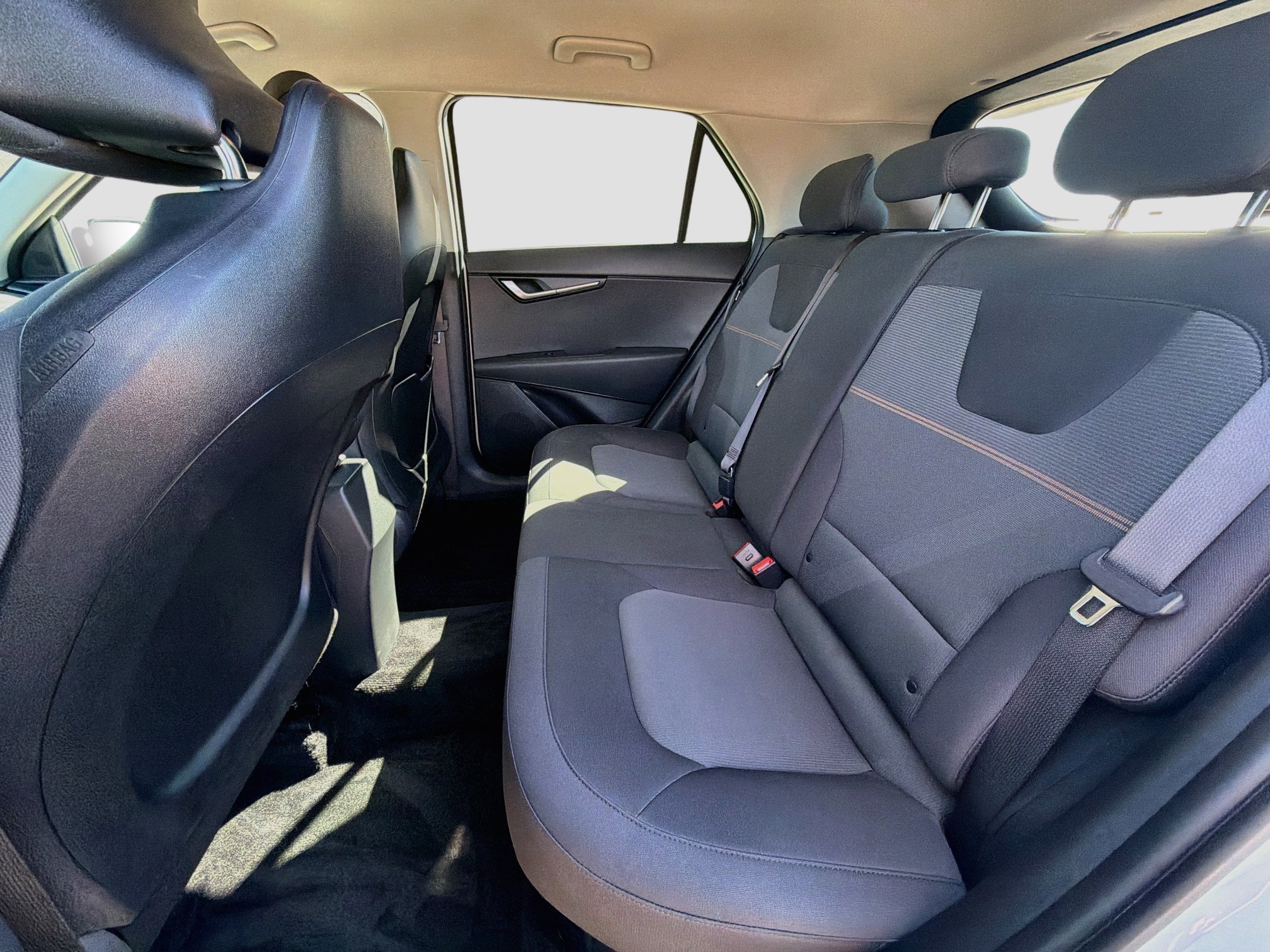 Used 2025 Kia Niro LX FWD image 28