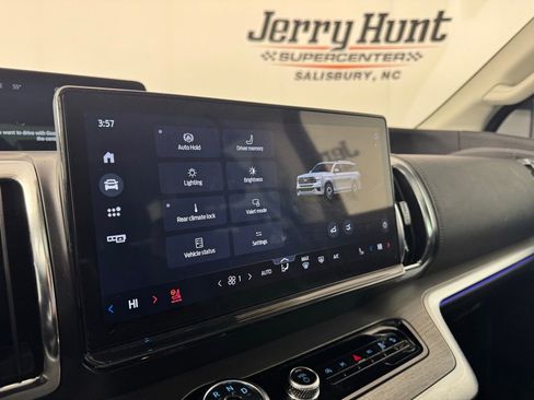 Used 2025 Ford Expedition Max Platinum AWD/4WD image 17