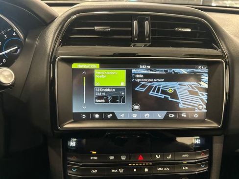 Used 2020 Jaguar F-PACE Premium image 25