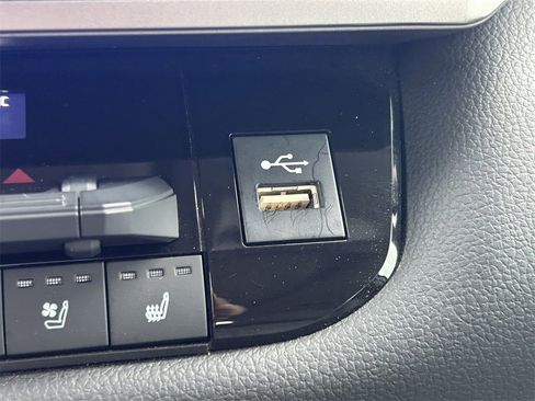 Used 2023 Toyota Tundra Limited image 35