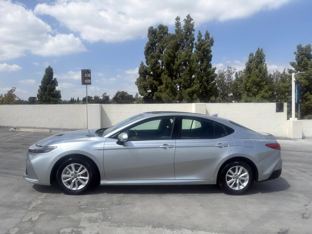 Used 2025 Toyota Camry LE FWD image 3
