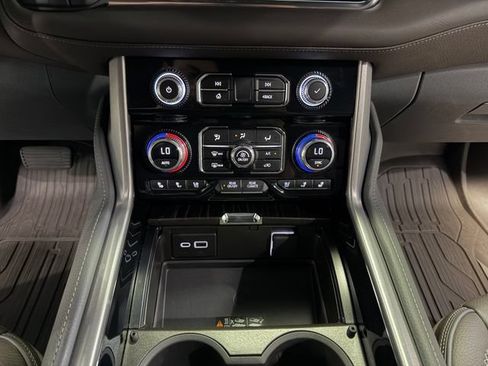 Used 2023 GMC Yukon Denali AWD/4WD image 23