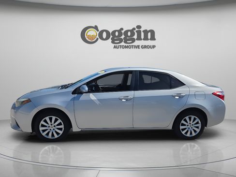 Used 2016 Toyota Corolla LE FWD image 2