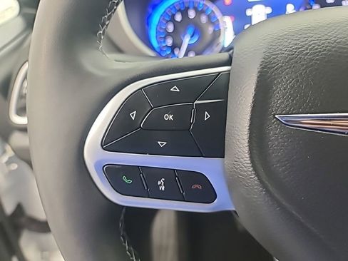 Used 2025 Chrysler Pacifica Select FWD image 28