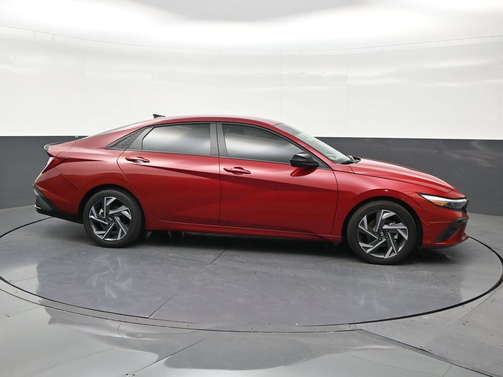 Used 2025 Hyundai Elantra Sport FWD image 6