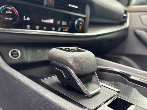 Used 2023 Nissan Rogue SV FWD image 22