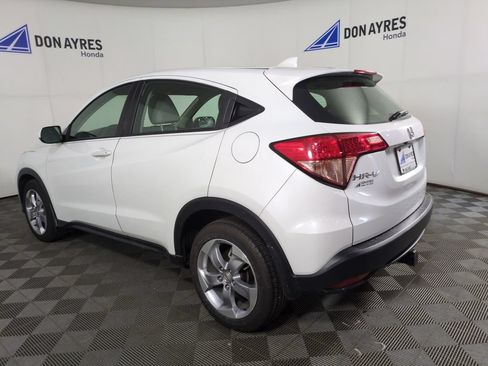 Used 2017 Honda HR-V LX image 3