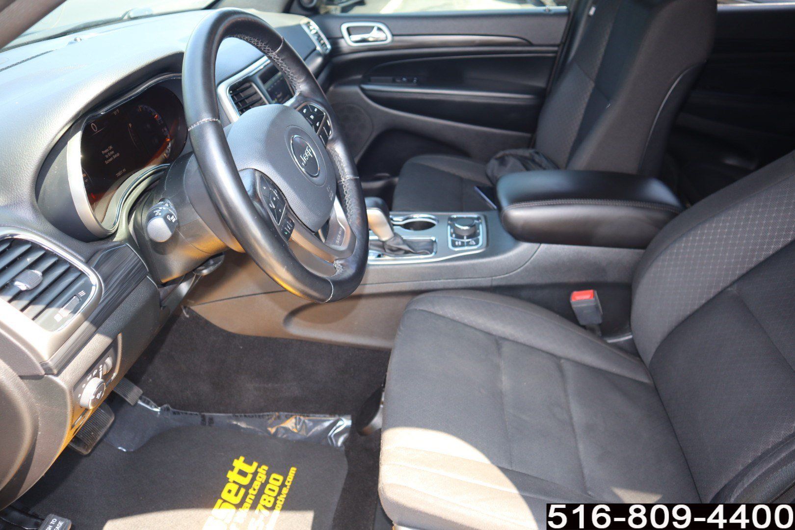 Used 2021 Jeep Grand Cherokee Laredo AWD/4WD image 12