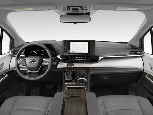 Used 2025 Toyota Sienna LE FWD image 3