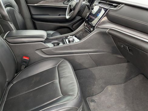 Used 2024 Jeep Grand Cherokee L Limited w/ Luxury Tech Group II image 37