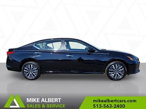 Used 2025 Nissan Altima 2.5 SV image 8