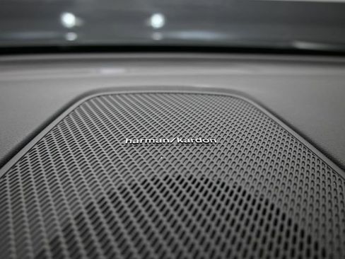 New 2026 Volvo XC60 B5 Plus w/ Protection Package Premier image 31