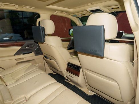 Used 2018 Lexus LX 570 4WD image 20