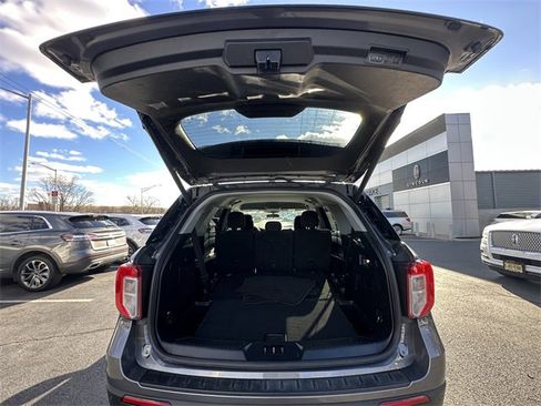 Certified 2022 Ford Explorer XLT image 42