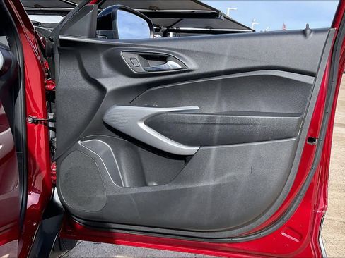 Certified 2025 Chevrolet Trax RS w/ Driver Confidence Package image 21