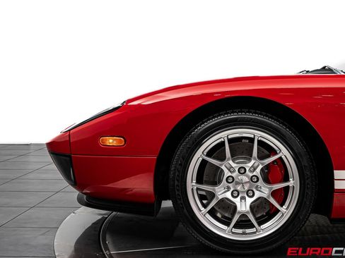 Used 2006 Ford GT RWD image 14