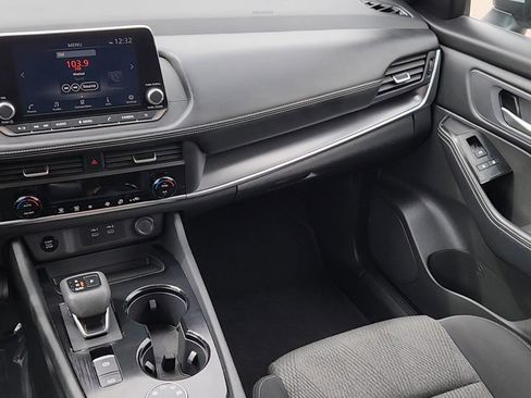 Used 2024 Nissan Rogue SV image 26