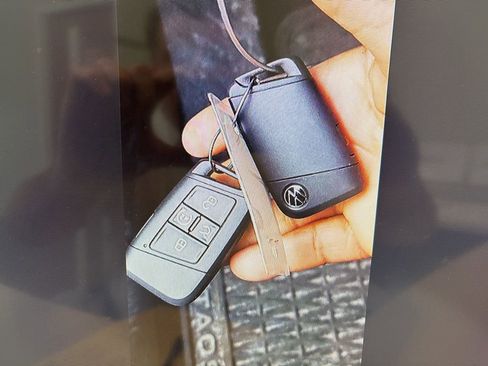 Used 2024 Volkswagen Taos SE image 15