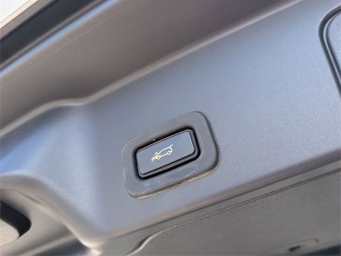 Used 2022 Land Rover Range Rover Evoque R-Dynamic S image 13