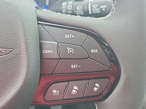 New 2026 Chrysler Pacifica Limited image 8