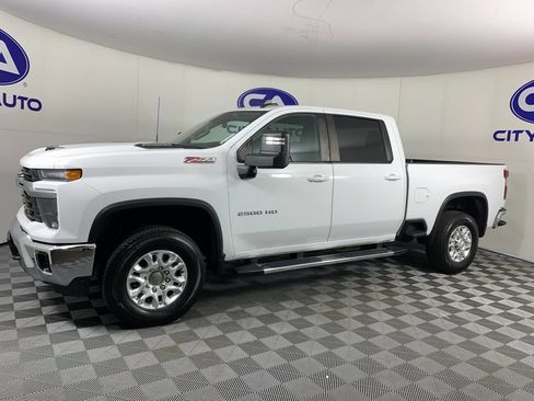 Used 2024 Chevrolet Silverado 2500 LT AWD/4WD image 6