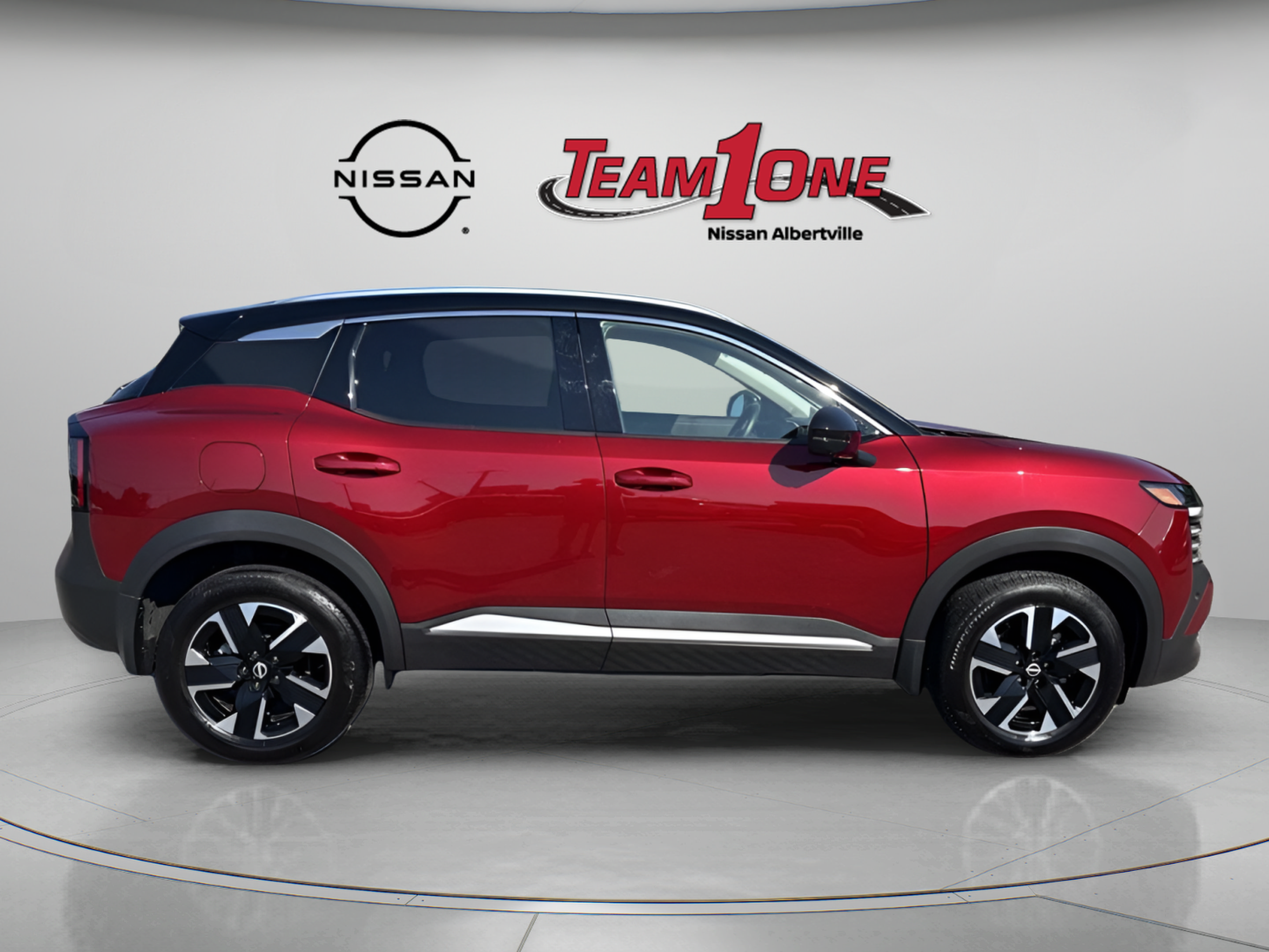 Used 2025 Nissan Kicks SR FWD image 9