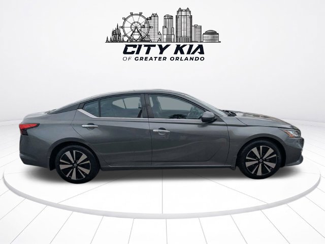 Used 2022 Nissan Altima 2.5 SV FWD image 6