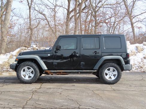 Used 2010 Jeep Wrangler Unlimited Sport image 7