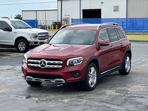 Used 2021 Mercedes-Benz GLB 250 w/ Premium Package image 3