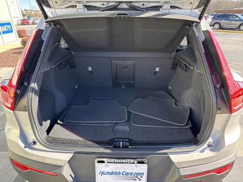 Used 2025 Volvo XC40 B5 Core image 33