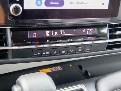 Used 2026 Toyota Sienna LE FWD image 18