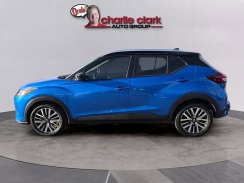 Used 2023 Nissan Kicks SV image 3