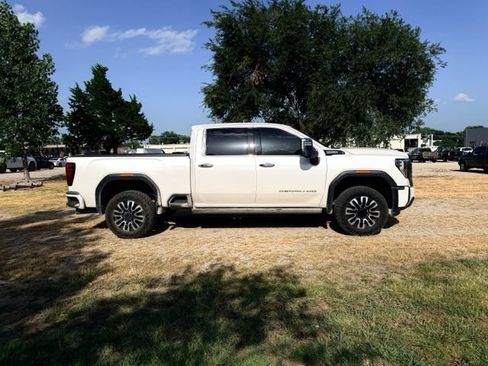 Used 2024 GMC Sierra 2500 Denali Ultimate AWD/4WD image 4