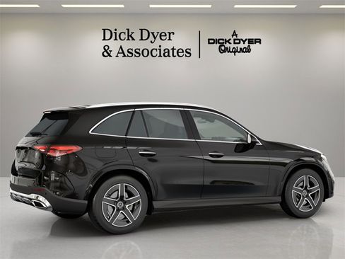 Used 2026 Mercedes-Benz GLC 300 GLC 300 image 2