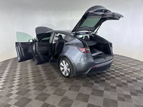 Used 2023 Tesla Model Y Long Range AWD/4WD image 19