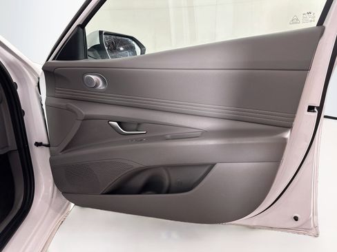 Used 2025 Hyundai Elantra SEL FWD image 32