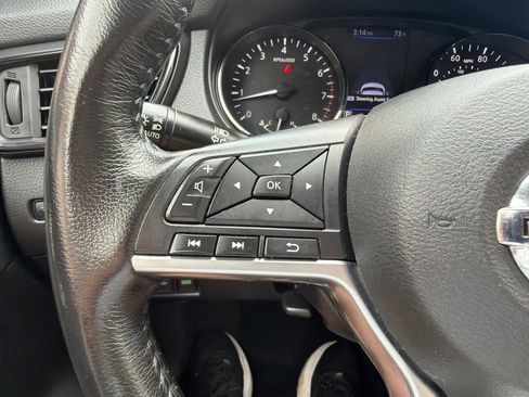 Used 2019 Nissan Rogue SV w/ Sun & Sound Touring Package AWD/4WD image 32