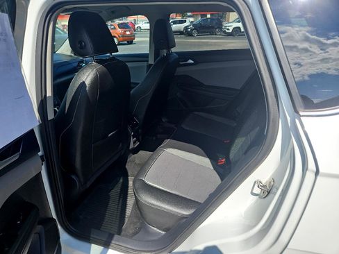 Used 2024 Volkswagen Taos SE image 14