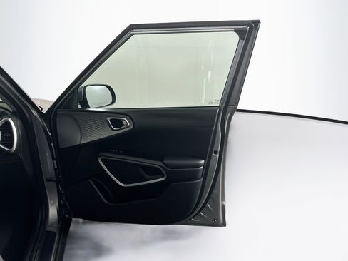 Used 2025 Kia Soul LX w/ LX Technology Package FWD image 30