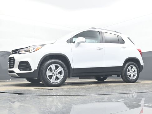 Used 2019 Chevrolet Trax LT w/ LT Convenience Package image 24