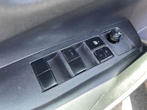 Used 2022 Toyota Corolla SE w/ SE Premium Package image 12