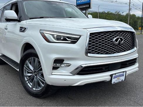 Used 2023 INFINITI QX80 Luxe w/ All-Season Package AWD/4WD image 2