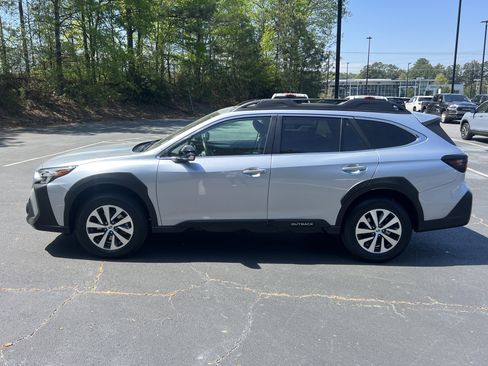 Used 2023 Subaru Outback Premium AWD/4WD image 4